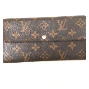 Louis Vuitton authentic Sarah long wallet